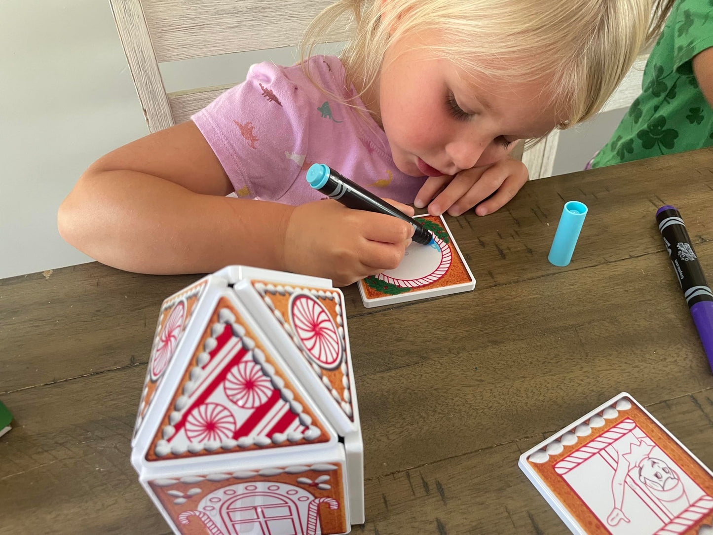 Crayola Elf on The Shelf Gingerbread House Magnetic Kit